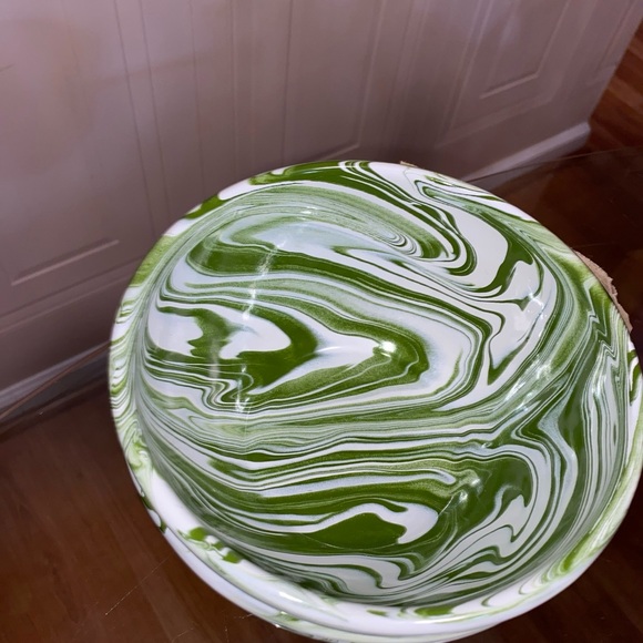 Enamelware Set of 2 Hand-Painted Bowls 3" High x 6.5" Wide Made in Columbia - Picture 6 of 10